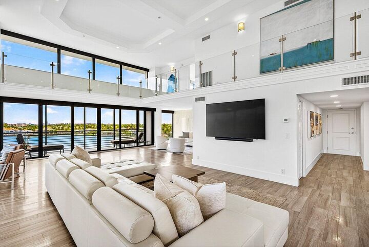 Property Photo: 900 NE Spanish River Boulevard 7E FL 33431