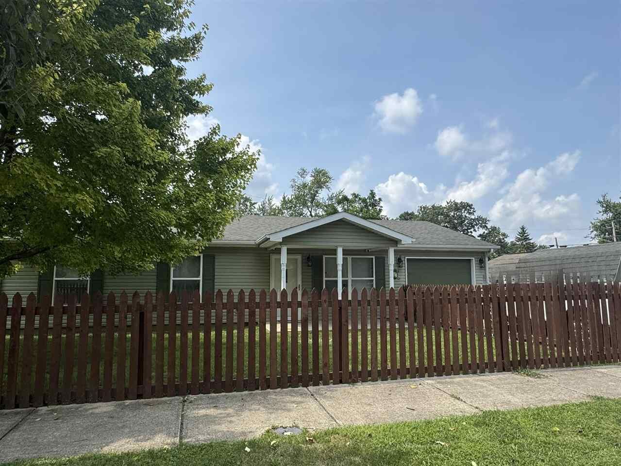 Property Photo:  1506 Faus  Place  IN 47374 