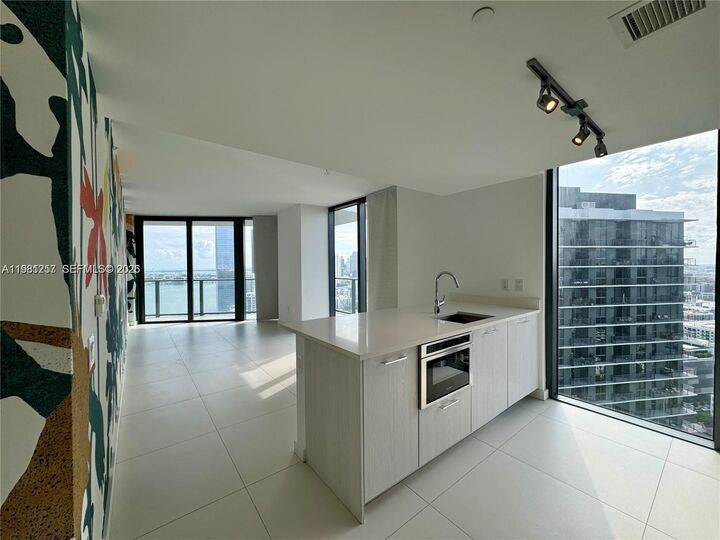 Property Photo:  501 NE 31st St 3208  FL 33137 