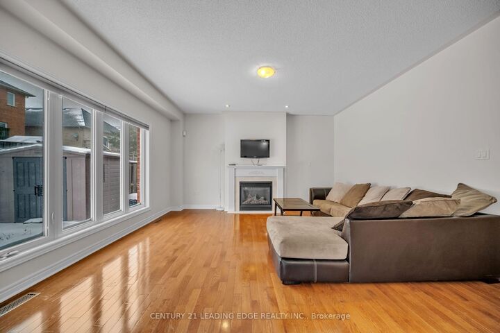 Photo de la propriété:  66 Woodbury Crescent  ON L3X 2T2 