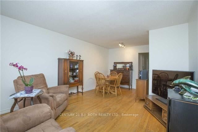 Property Photo: 17 Burbank Place ON L4M 2S8