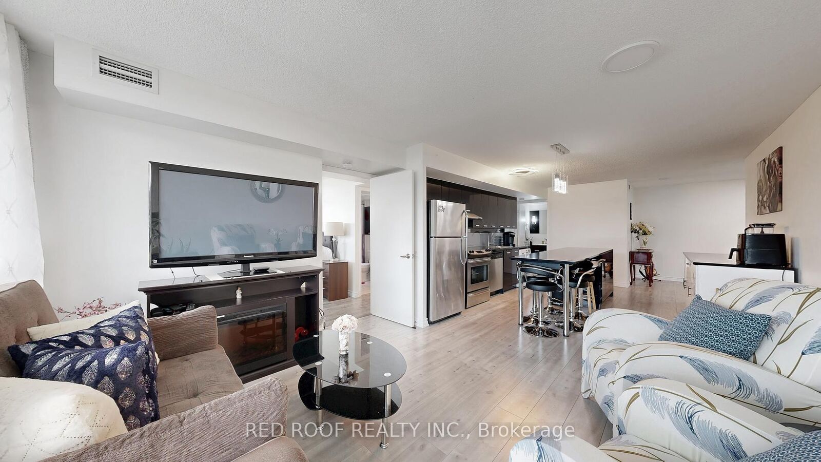 Property Photo: 33 Singer Court 711 ON M2K 0B4
