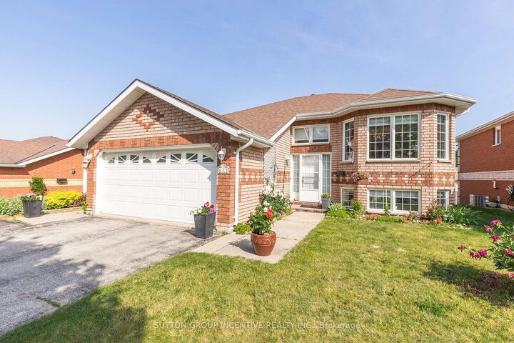 Property Photo: 635 Wayne Crescent ON L4R 5E1