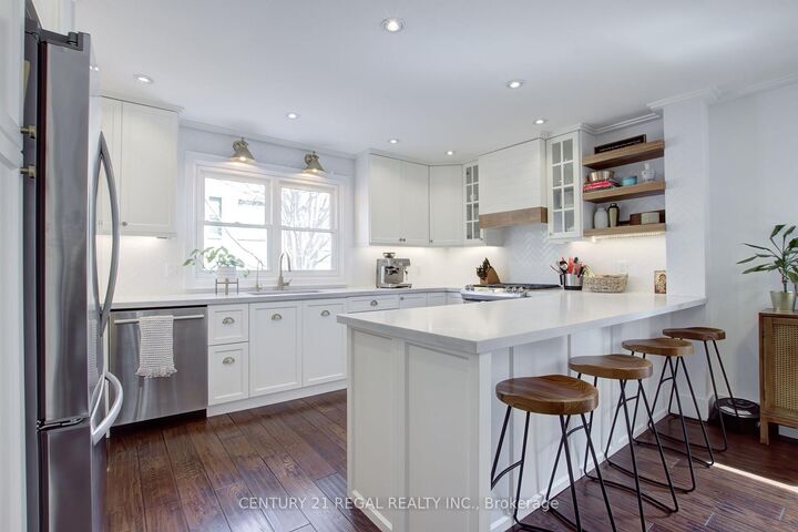 Photo de la propriété:  48 Michener Court  ON M6J 3R6 