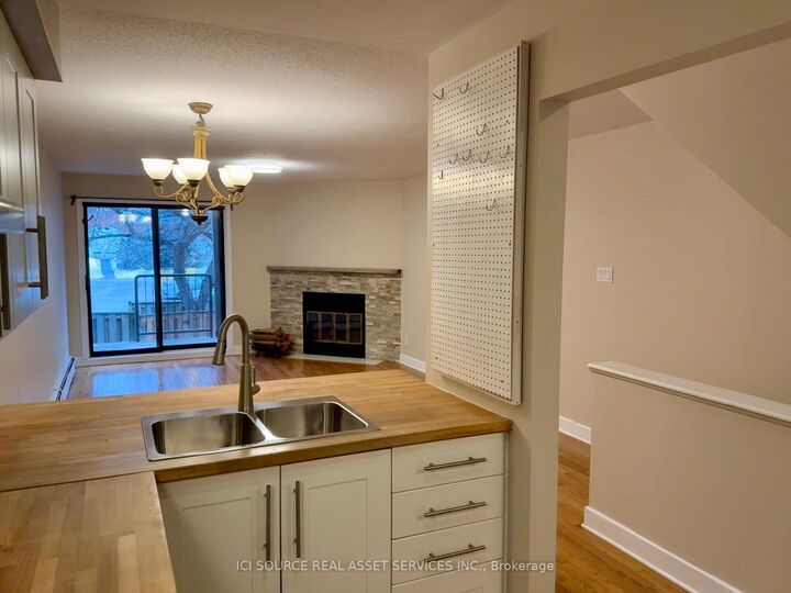 Property Photo:  8 Blue Moon Private  ON K1K 4K6 