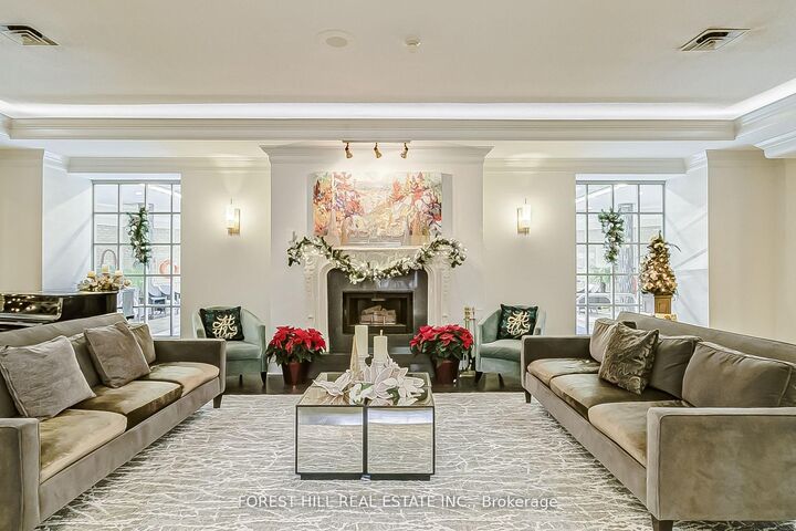 Property Photo: 55 Kingsbridge Garden Circle Ph7 ON L5R 1Y1