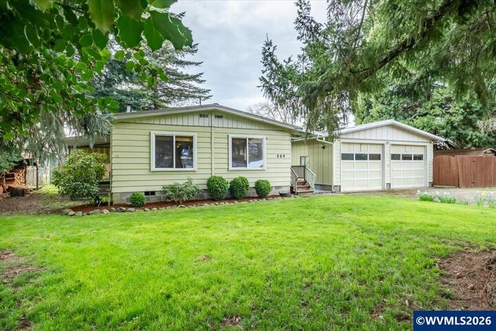 Property Photo:  304 Moyer St  OR 97327 
