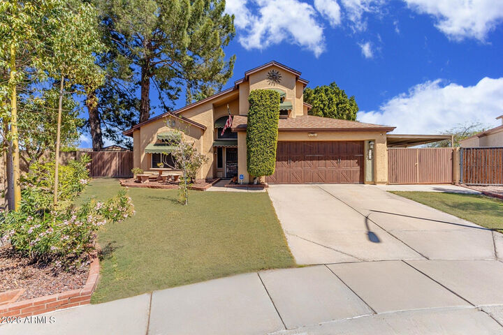 Property Photo: 6131 W Crocus Drive AZ 85306