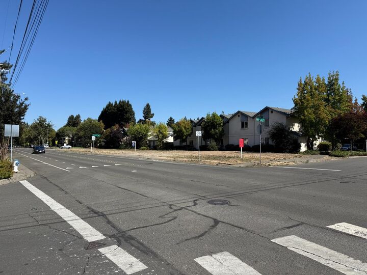 Property Photo:  1102 North Street  CA 95404 