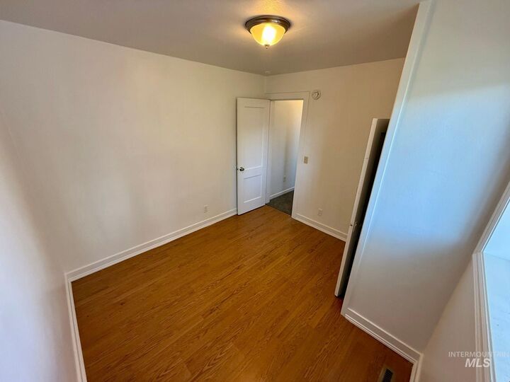 Property Photo:  517 12th St  WA 99403 