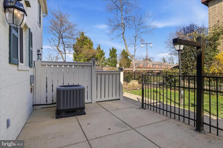 Property Photo:  1467 N Van Dorn Street C  VA 22304 