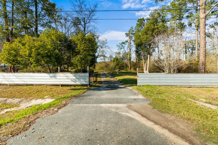 Property Photo: 3957 Highway 2 FL 32440