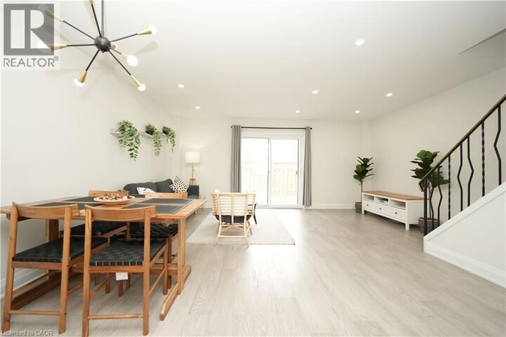 Photo de la propriété:  140 Jansen Avenue  ON N2A 2L7 