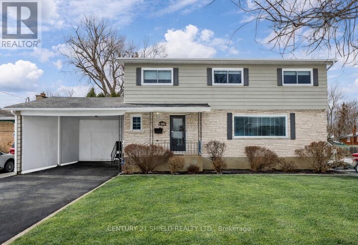 Property Photo: 1305 Osborne Avenue ON K6J 1L3
