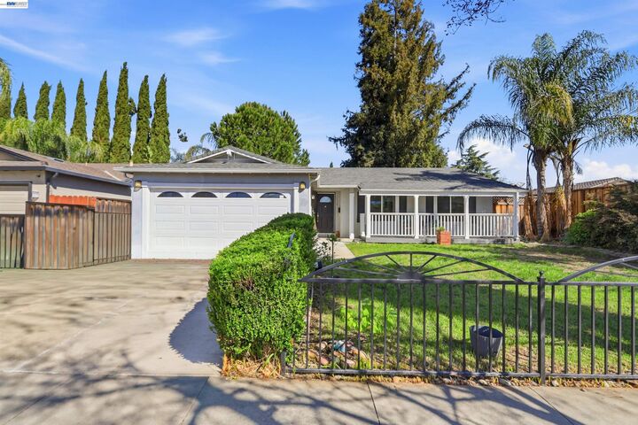 Property Photo: 4972 Minas Dr CA 95136