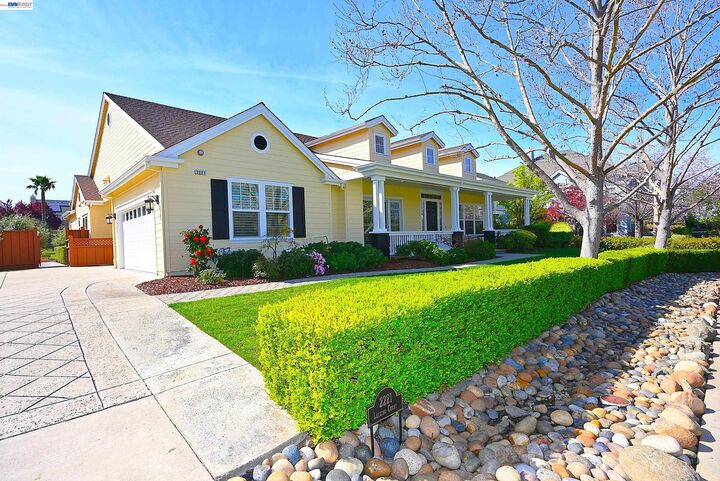Property Photo:  2221 Leccino Ct  CA 94550 