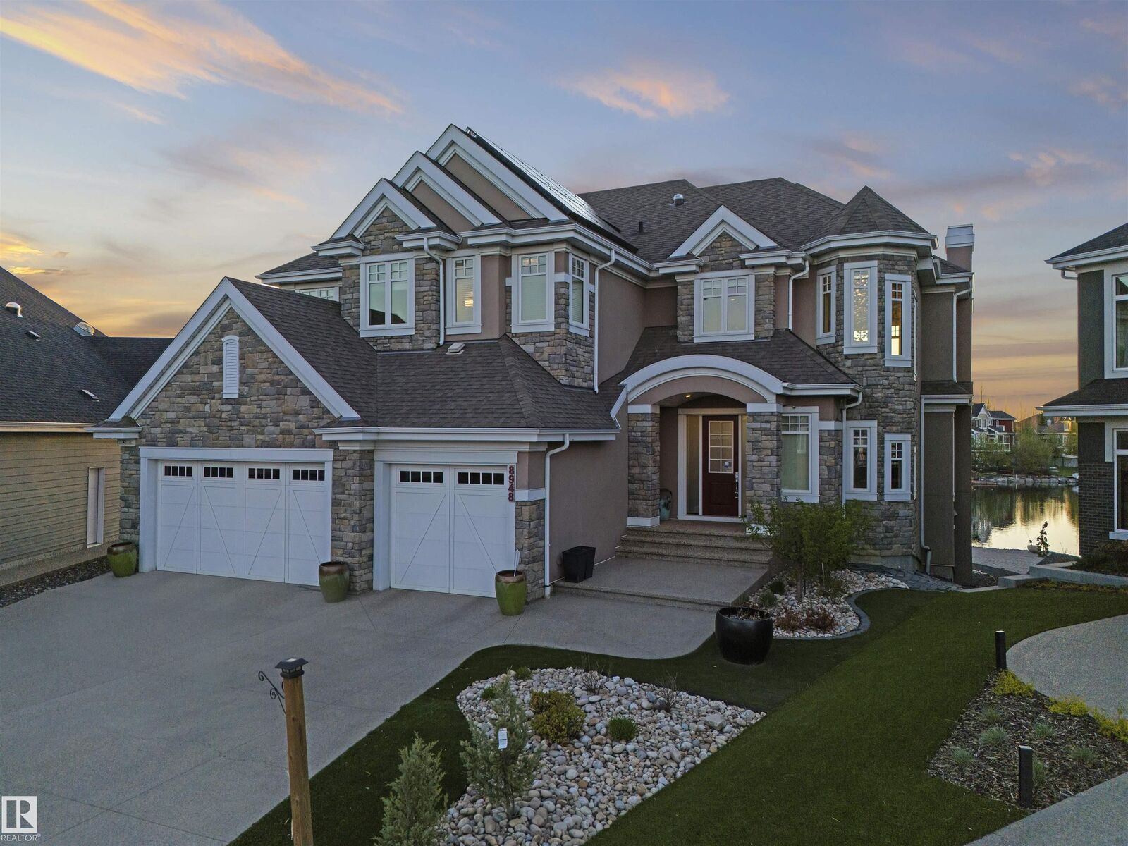 Property Photo:  8948 20 Avenue SW  AB T6X 2C5 