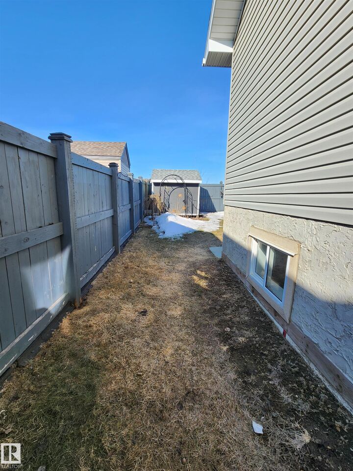 Property Photo:  106 Houle Drive  AB T8R 0E1 