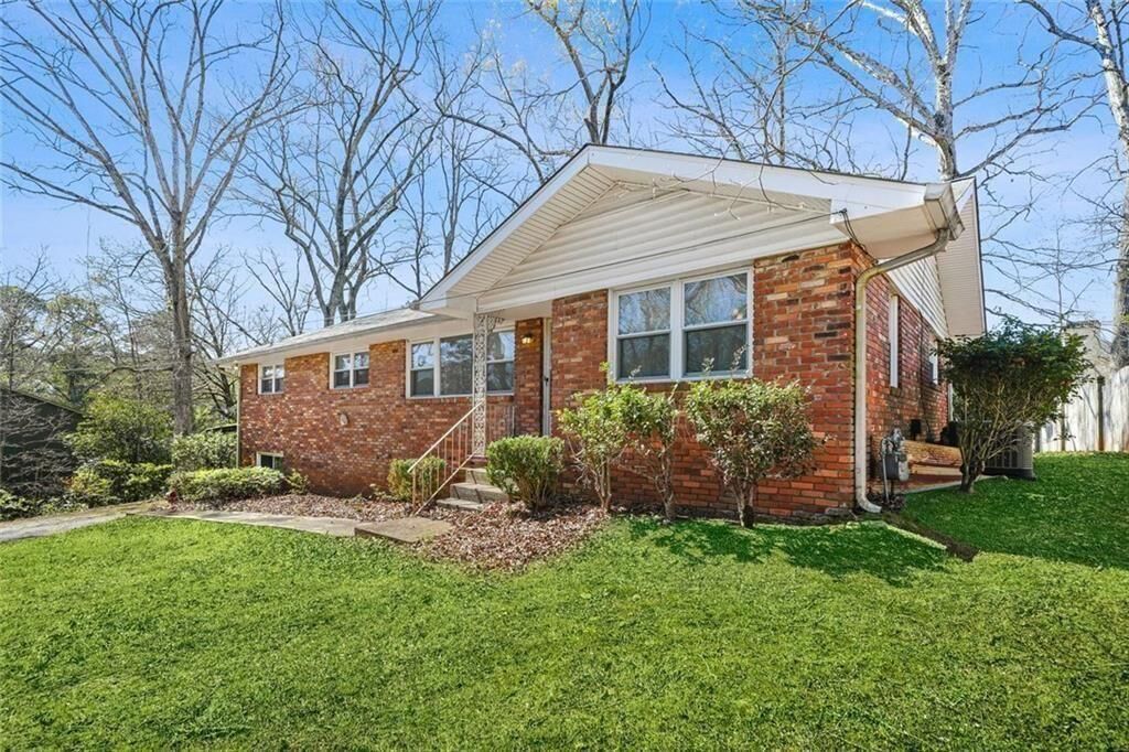 Property Photo: 5291 Campbellton Road GA 30331