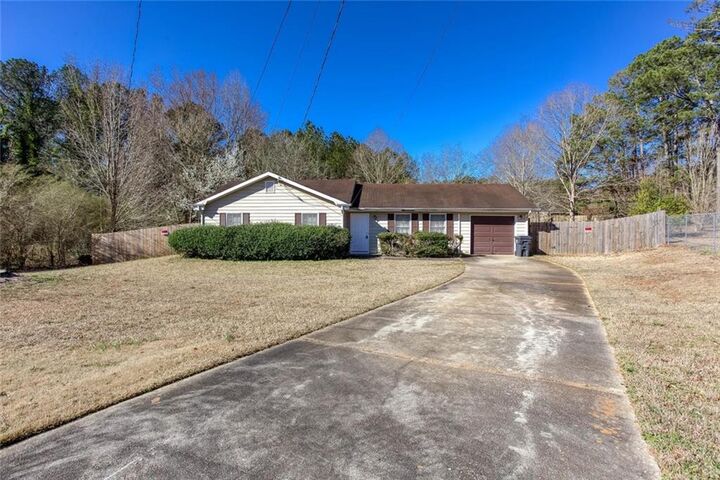 Property Photo:  105 Valley Court  GA 30016 