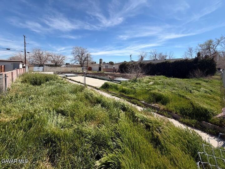 Property Photo:  45356 10th Street W  CA 93534 