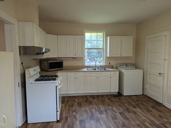 Property Photo: 1905 10th Avenue AL 36867