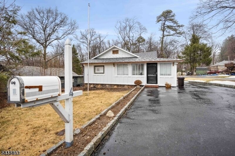 Property Photo:  4 Dead End Rd  NJ 07435 