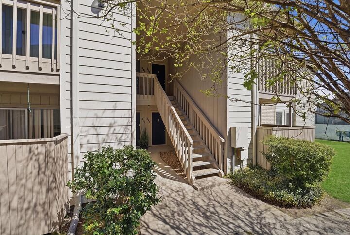 Property Photo: 3919 Fairmont Parkway 227 TX 77504