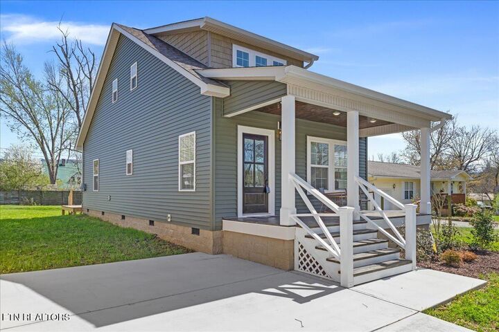 Property Photo:  911 Indiana Ave  TN 37331 