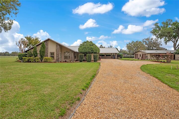 Property Photo:  1401 Buell Court  FL 33567 