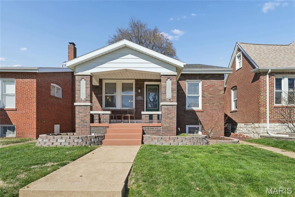 Property Photo:  5705 Lisette Avenue  MO 63109 