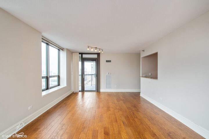 Property Photo: 400 N Lasalle Street 2108 IL 60654