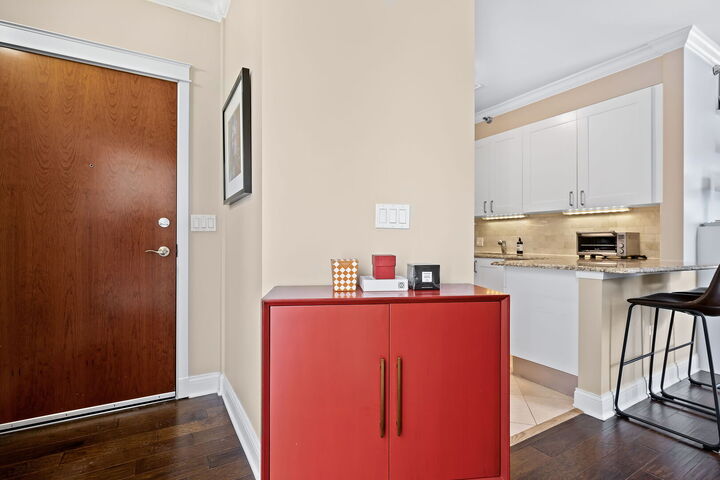 Property Photo:  744 N Clark Street 501  IL 60654 