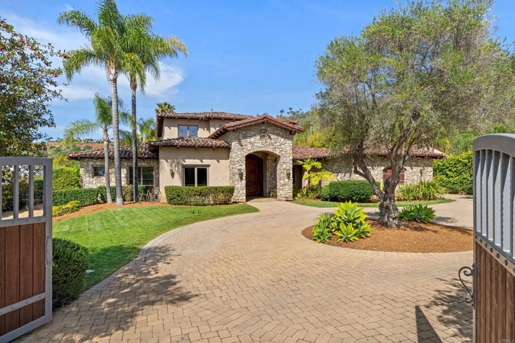 Property Photo:  2428 Catalina Avenue  CA 92084 