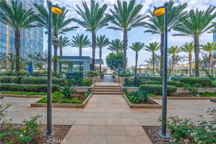 Property Photo:  877 Francisco 517  CA 90017 