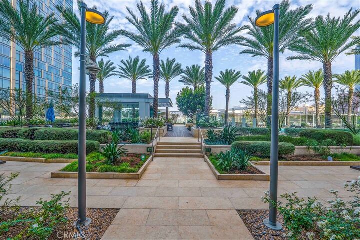 Property Photo:  877 Francisco 517  CA 90017 
