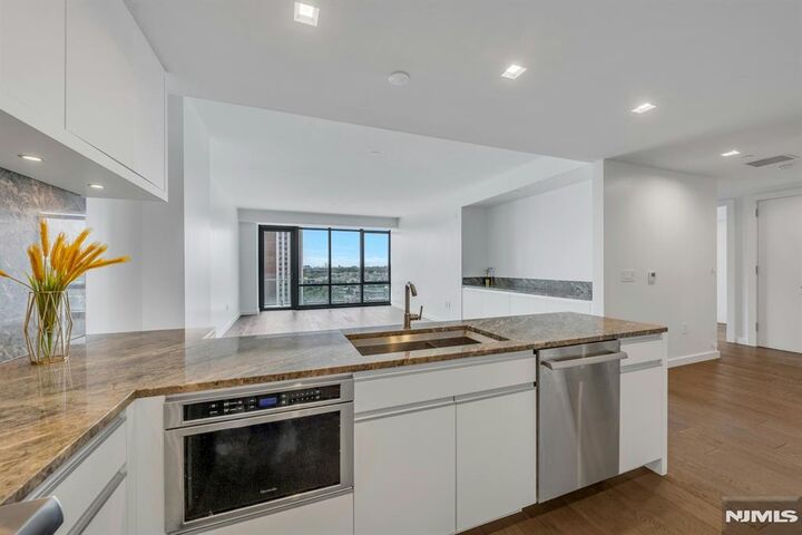 Property Photo:  320 Adolphus Avenue 1009  NJ 07010 