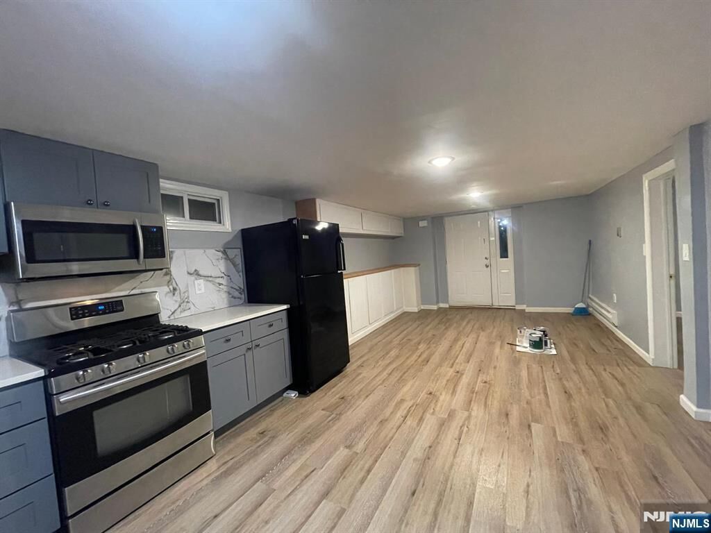 Property Photo:  309 Essex Street 5  NJ 07601 