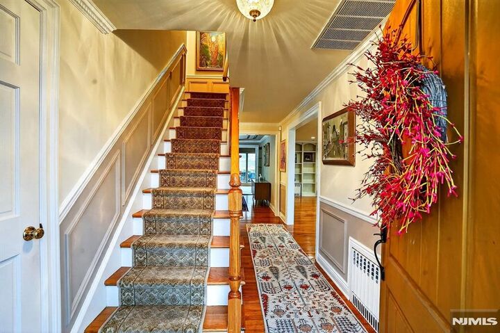 Property Photo:  8 Hemlock Lane  NJ 07405 