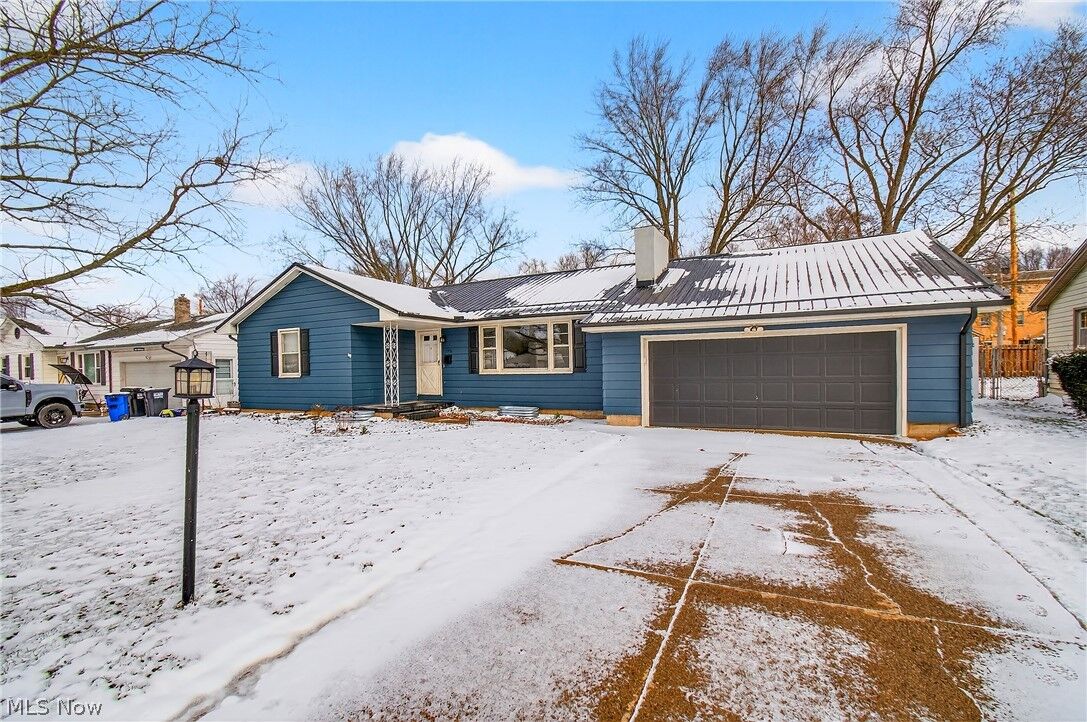 Property Photo:  390 Ridgefield Avenue  OH 44512 
