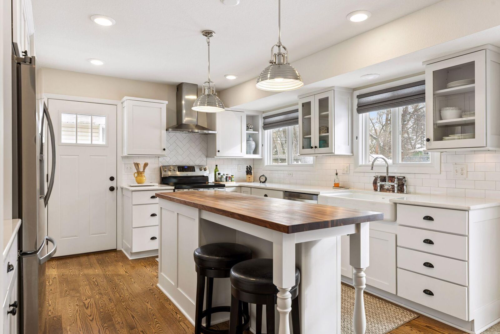 Property Photo: 1516 Boone Avenue N MN 55427