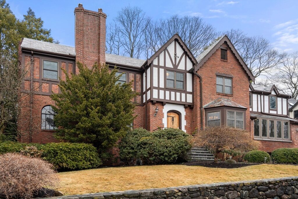 Property Photo: 17 Lancaster Rd MA 02458
