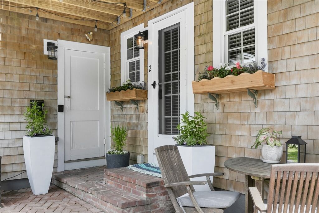 Property Photo:  442 Commercial St 2  MA 02657 