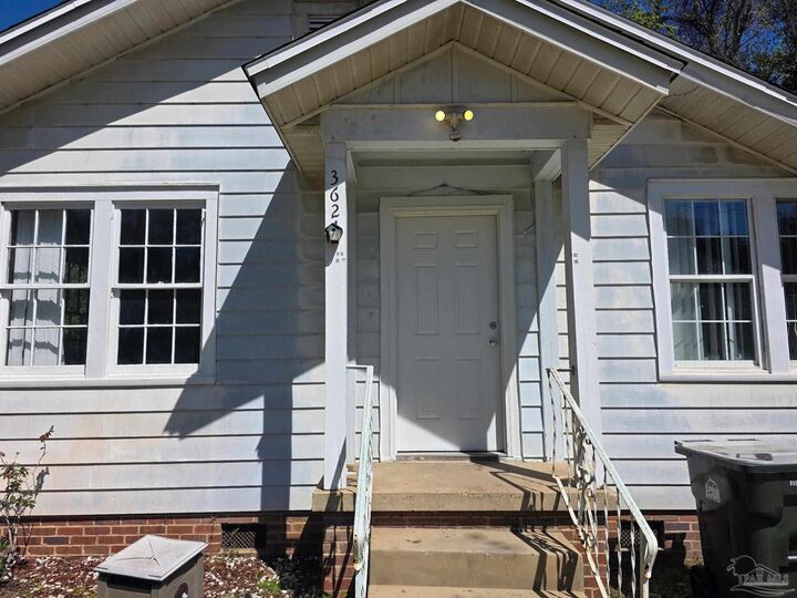 Property Photo:  3624 W Jackson St  FL 32505 