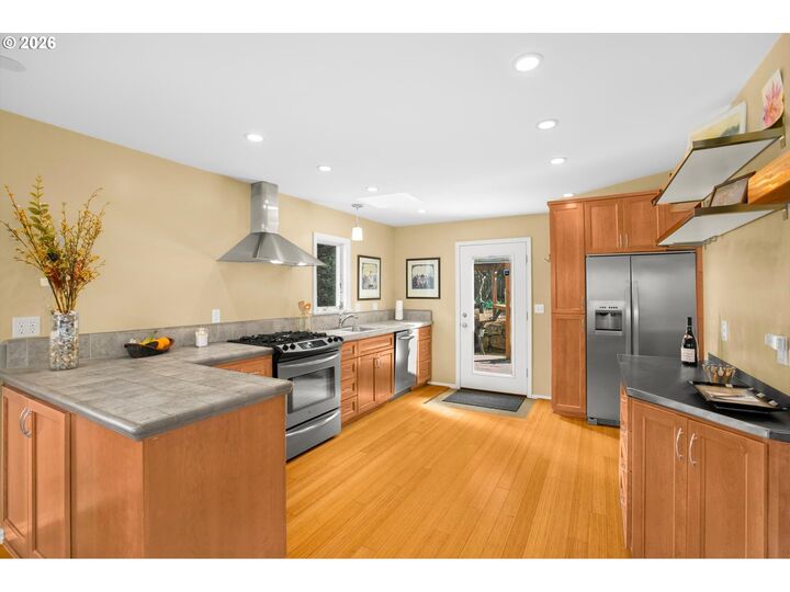 Property Photo:  806 NE Mast Ave  OR 97367 