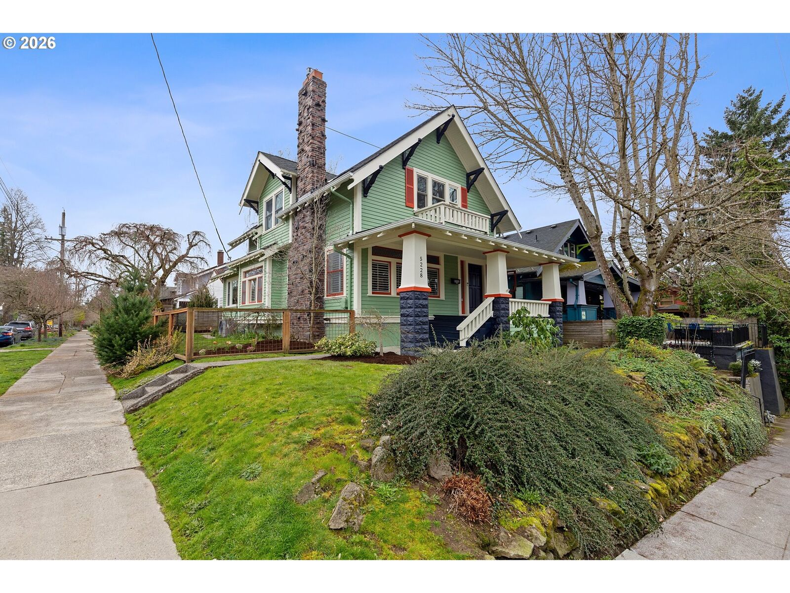 Property Photo:  5228 SE Lincoln St  OR 97215 