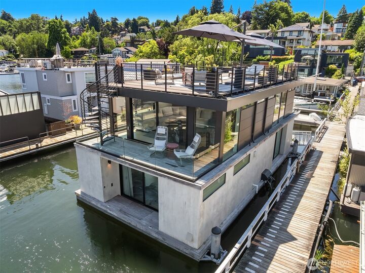 Property Photo:  2816  Boyer Avenue E B  WA 98102 