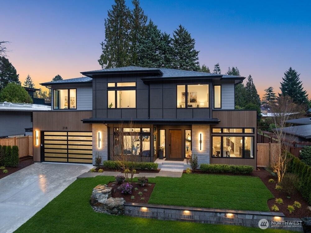 Property Photo:  218  109th Avenue SE  WA 98004 
