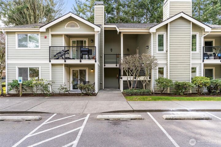 Property Photo:  6525  200th Street SW 101  WA 98036 