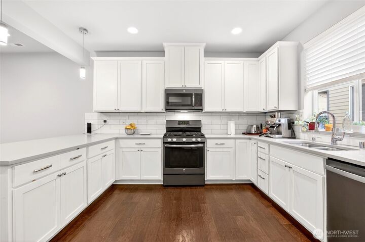Property Photo:  22925  79th Place W B  WA 98026 